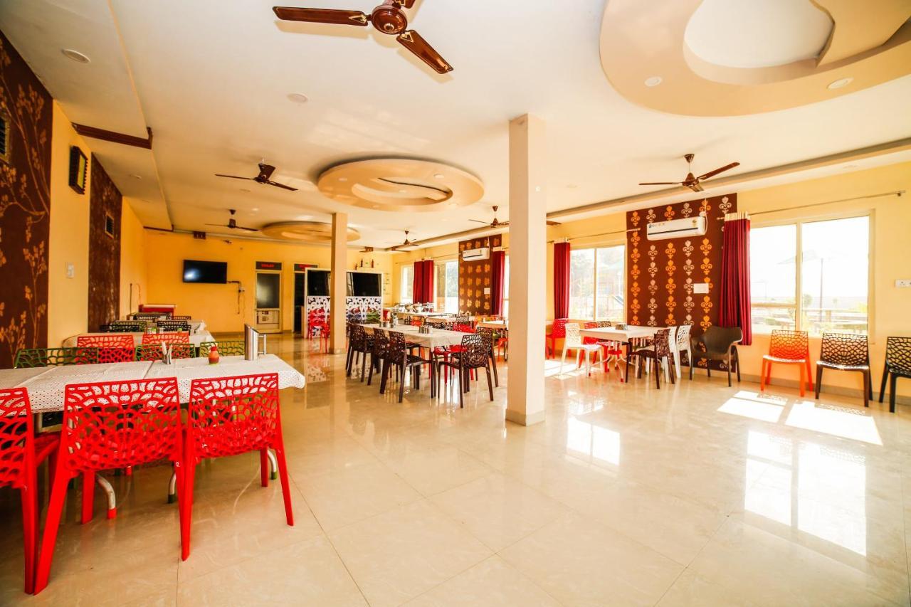 Oyo 23367 Farmsgreen Resort And Restaurant Orchha Eksteriør billede